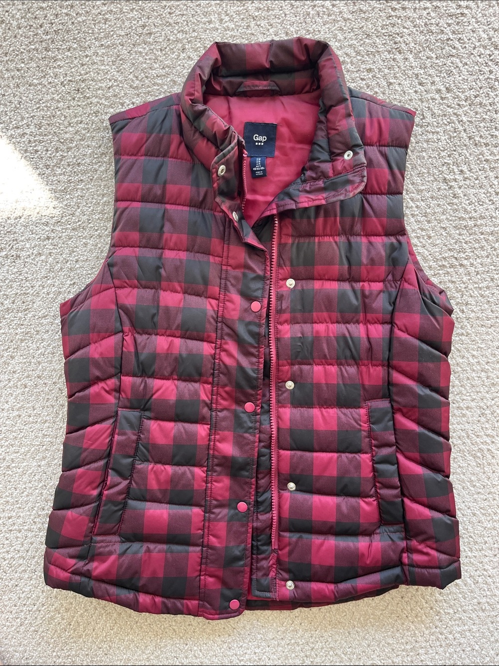 GAP Buffalo Plaid Quilted Puffer Vest — Red & Black